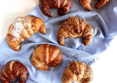 Corner-Cafe-croissants